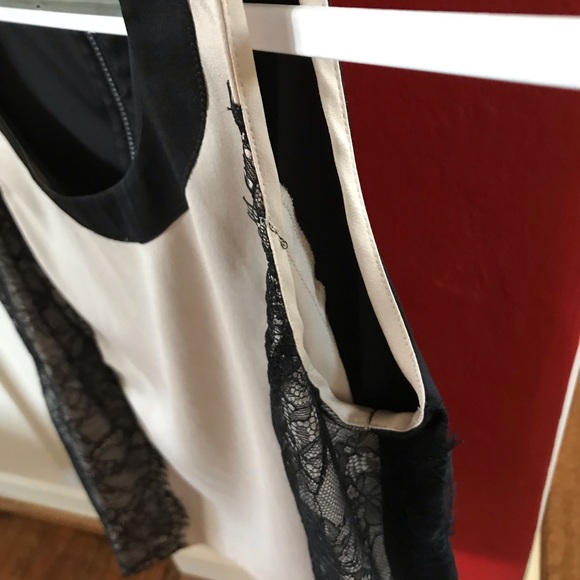 Ann Taylor sleeveless blouse - Picture 5 of 6